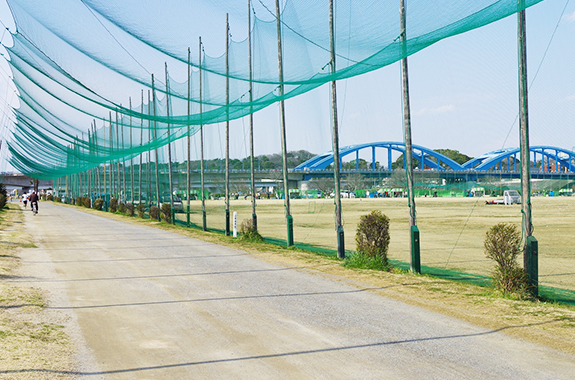 学校・サッカー場・公園等のコンクリート柱・防球ネット工事